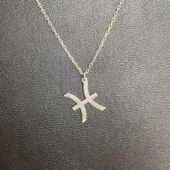 Sterling silver Pisces necklace - Picture 1 of 5